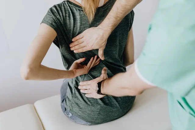 Przewianie pleców ile trwa- wiedza, którą warto sobie przyswoić, zanim zacznie się niepotrzebnie panikować